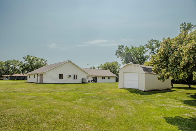 303 W 2nd Ave S, Chokio, MN 56221