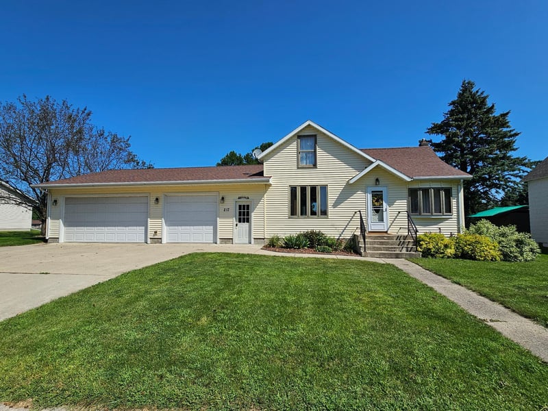 217 2nd Ave NE, Fairfax, MN 55332