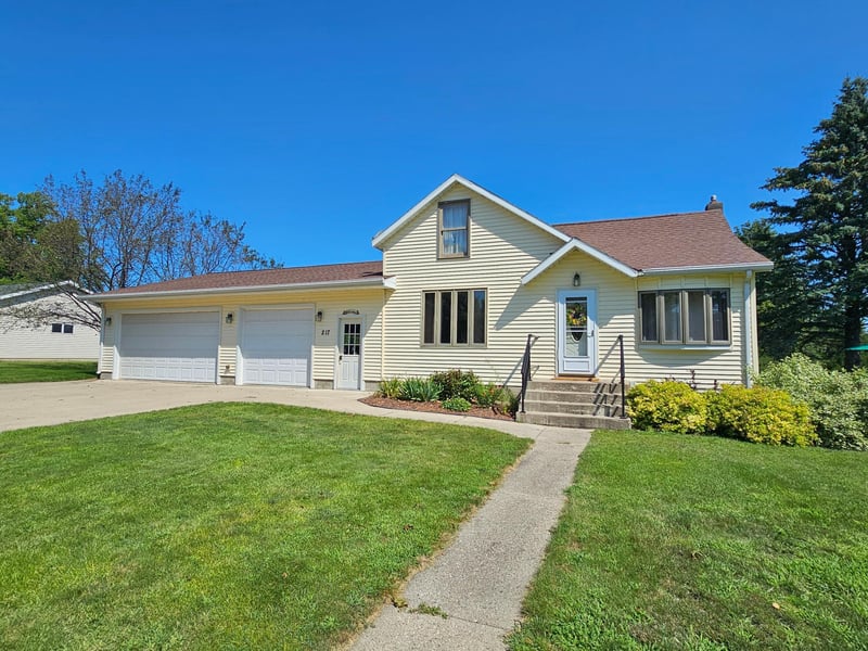 217 2nd Ave NE, Fairfax, MN 55332