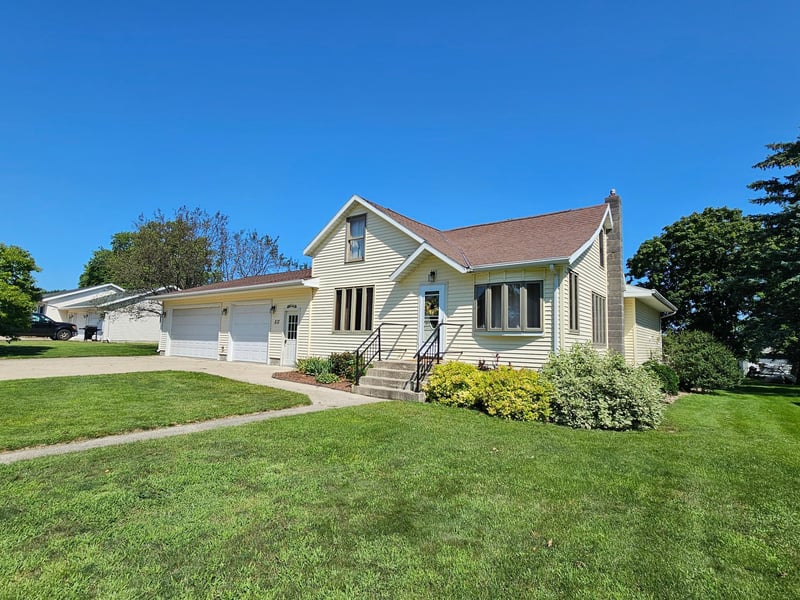 217 2nd Ave NE, Fairfax, MN 55332