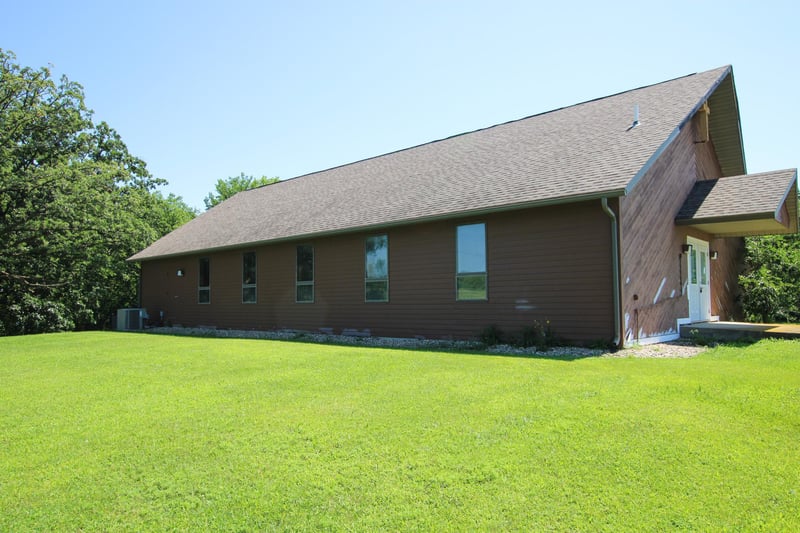 521 Central Ave, Sunburg, MN 56289