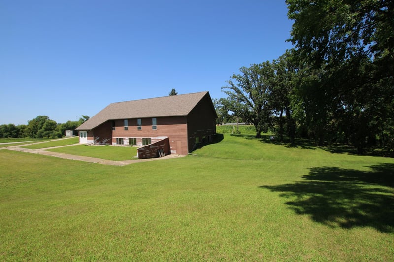 521 Central Ave, Sunburg, MN 56289