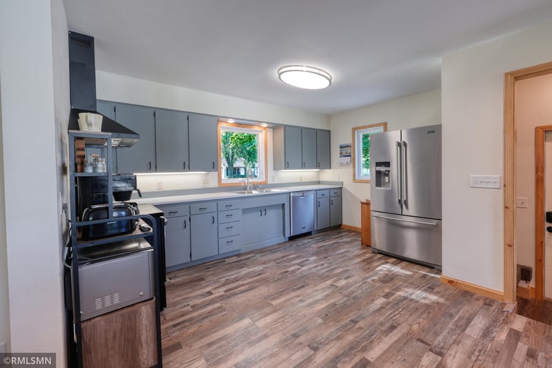 706 2nd St SE, Fairfax, MN 55332