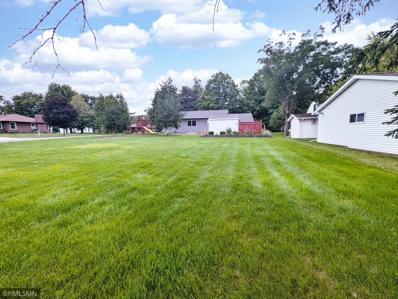 706 2nd St SE, Fairfax, MN 55332