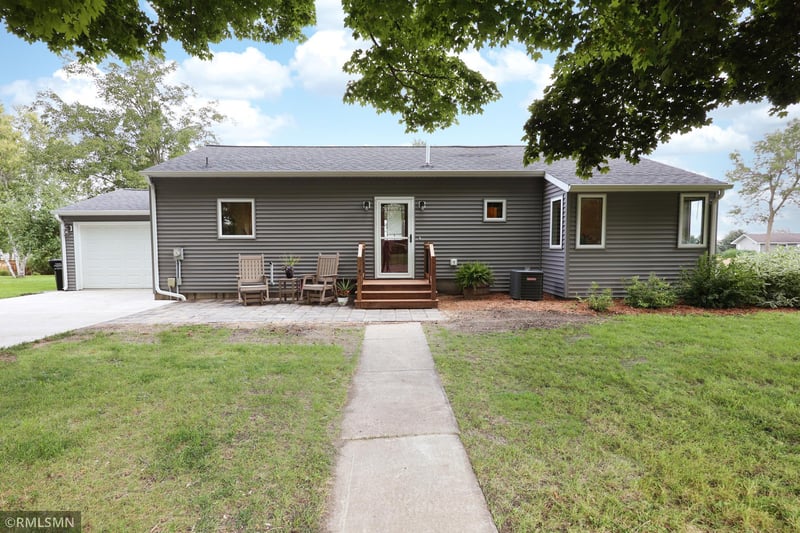 706 2nd St SE, Fairfax, MN 55332