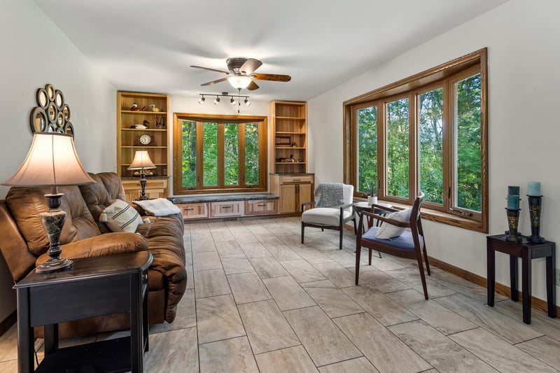1015 Peterson Ave, Eau Claire, WI 54703