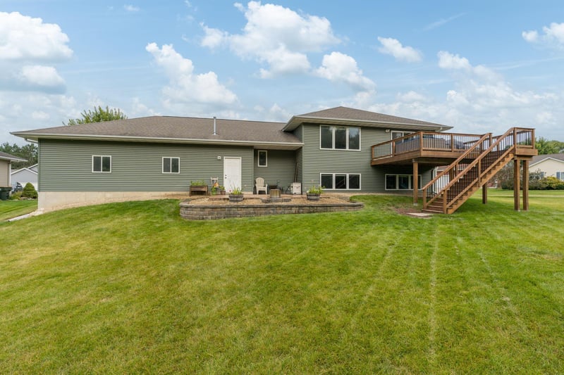 1917 Orchard Rg, Saint Peter, MN 56082