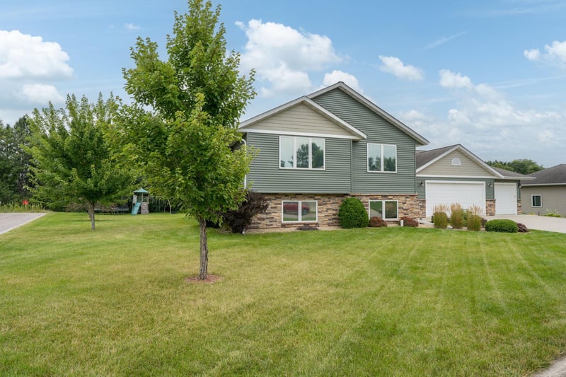 1917 Orchard Rg, Saint Peter, MN 56082