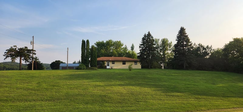 916 Main St, Erhard, MN 56534