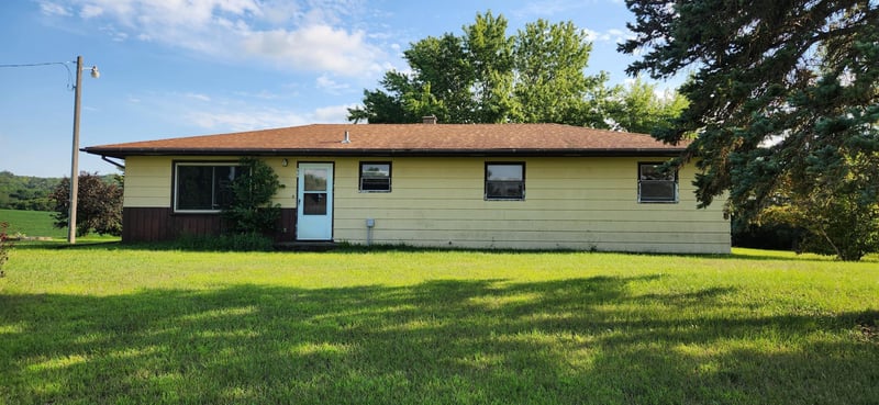916 Main St, Erhard, MN 56534