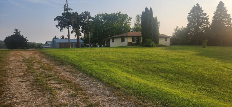 916 Main St, Erhard, MN 56534