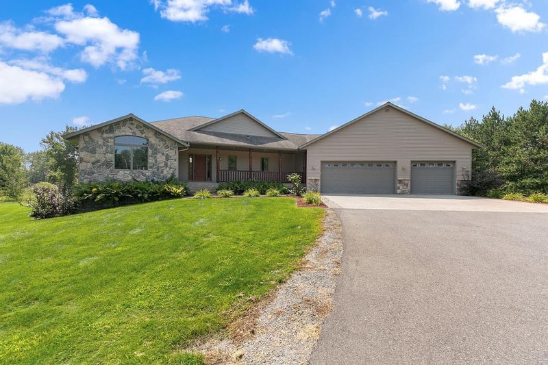 19201 Iris Rd, Little Falls, MN 56345