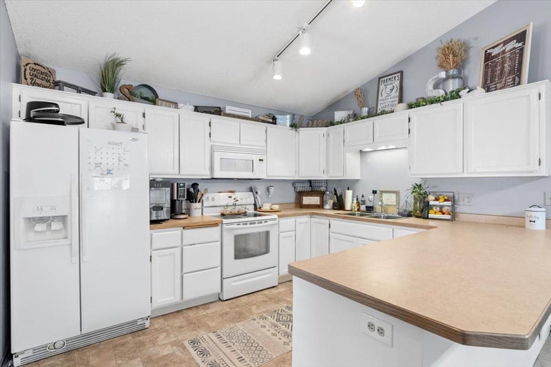 22202 Zion Pw NW, Oak Grove, MN 55011