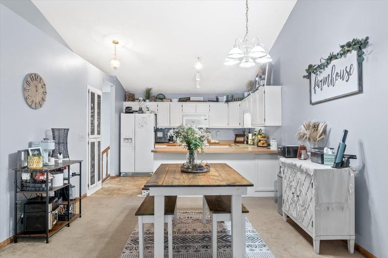 22202 Zion Pw NW, Oak Grove, MN 55011