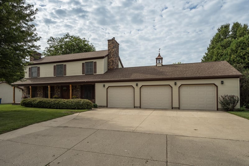 463 3rd St SW, Blooming Prairie, MN 55917