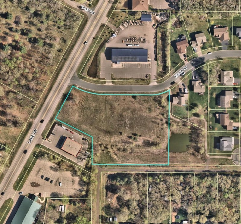7920 Lake Dr, Circle Pines, MN 55014