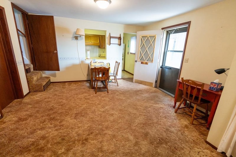 909 S 2nd St, Alma, WI 54610