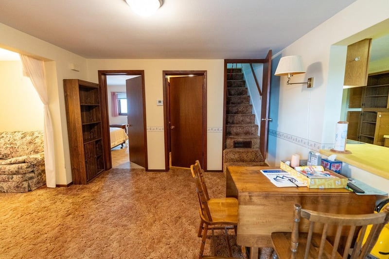 909 S 2nd St, Alma, WI 54610
