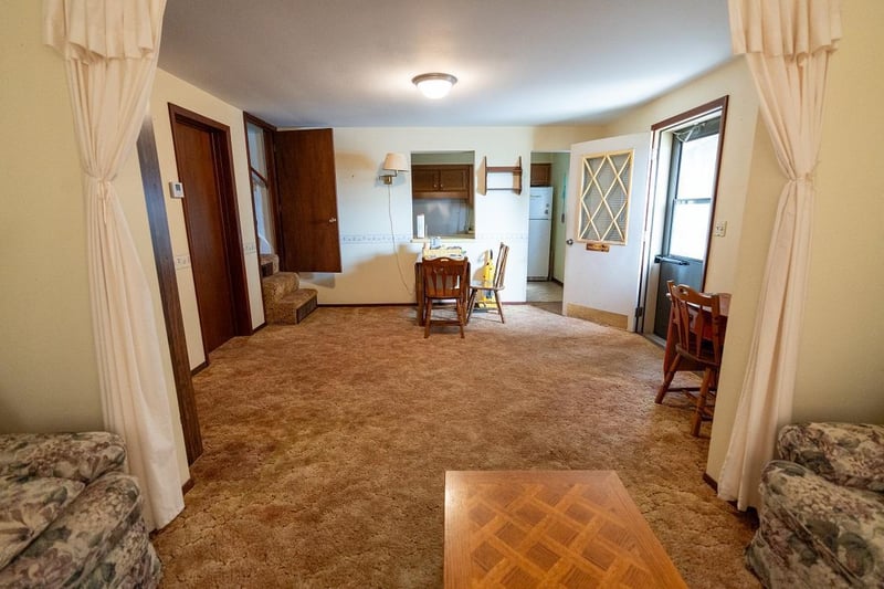 909 S 2nd St, Alma, WI 54610