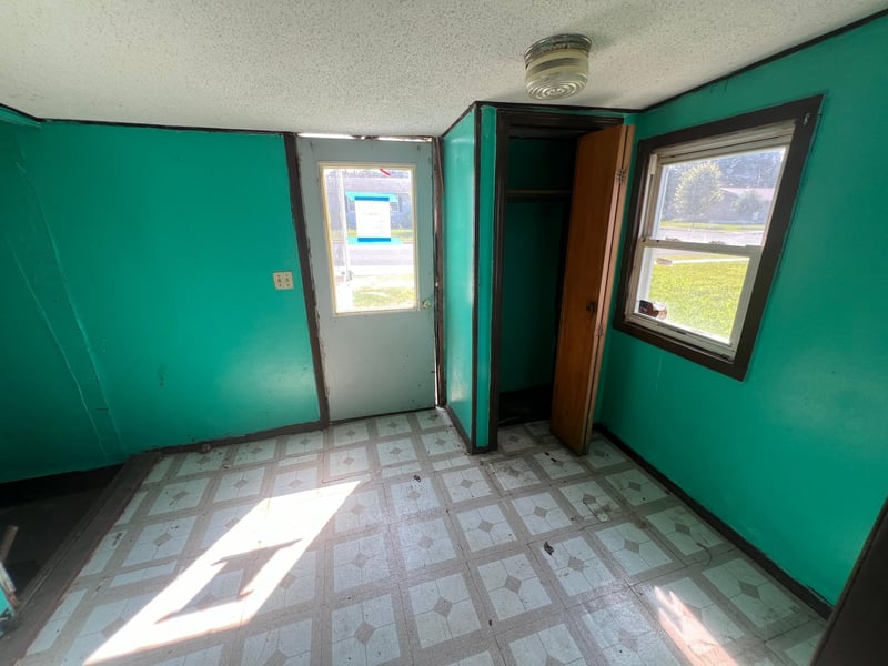 1112 S Washington Ave, Spring Valley, MN 55975