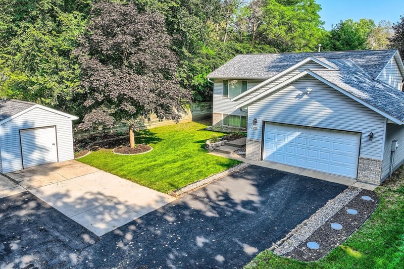 393 Wheelock Pw E, Saint Paul, MN 55130