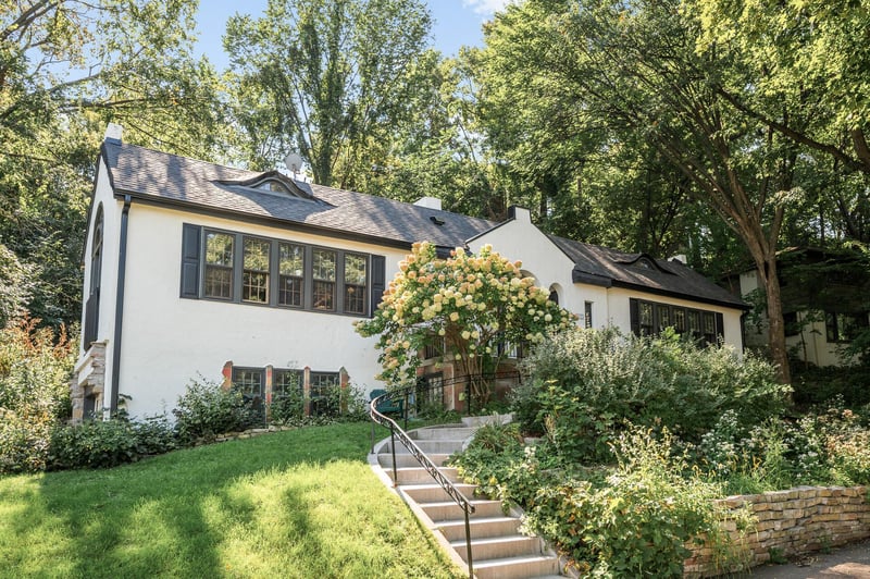 1121 Kenwood Pw, Minneapolis, MN 55403