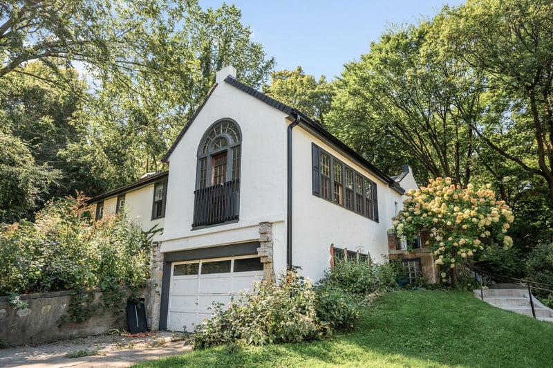 1121 Kenwood Pw, Minneapolis, MN 55403