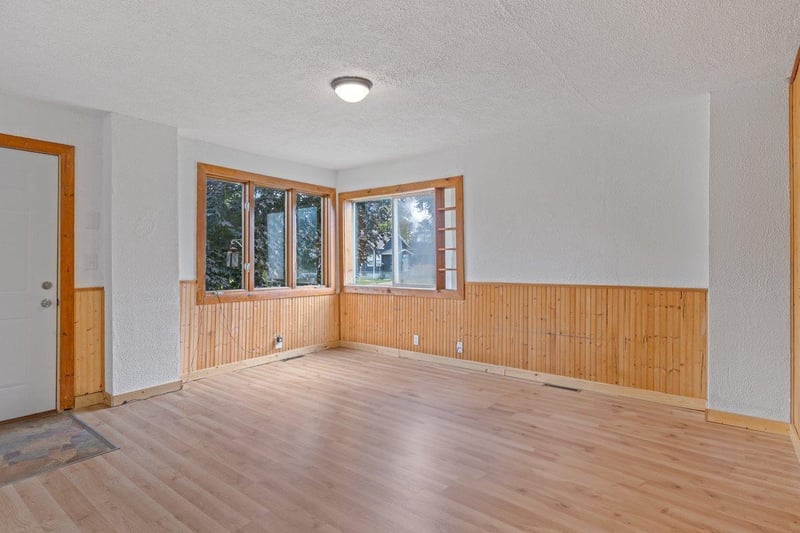305 W Howard Ave, Keewatin, MN 55753