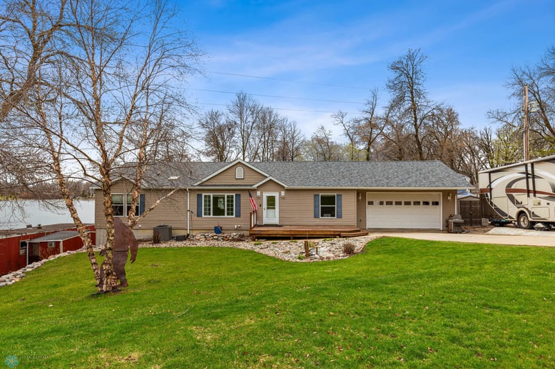 15736 Blackhawk Rd, Lake Park, MN 56554