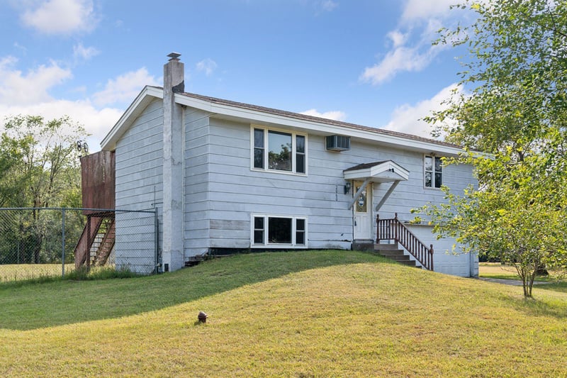 2060 202nd Ave NW, Oak Grove, MN 55011