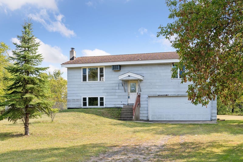 2060 202nd Ave NW, Oak Grove, MN 55011