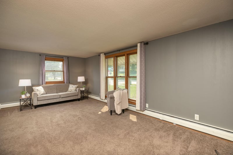 305 W Eyota St, Dover, MN 55929