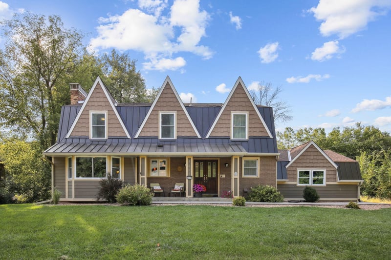 2241 Legend Dr, Minneapolis, MN 55422