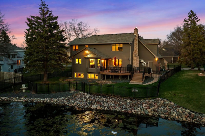 221 Meadowood Ln, Vadnais Heights, MN 55127