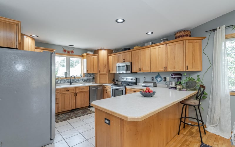 515 6th St, West Concord, MN 55985