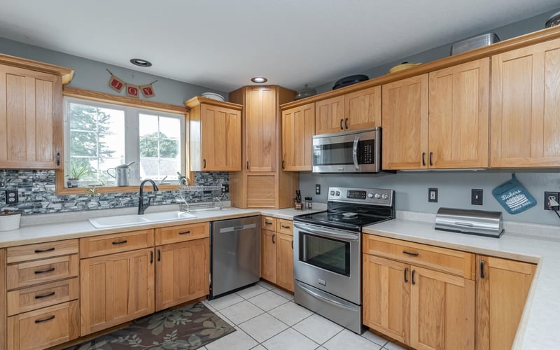 515 6th St, West Concord, MN 55985