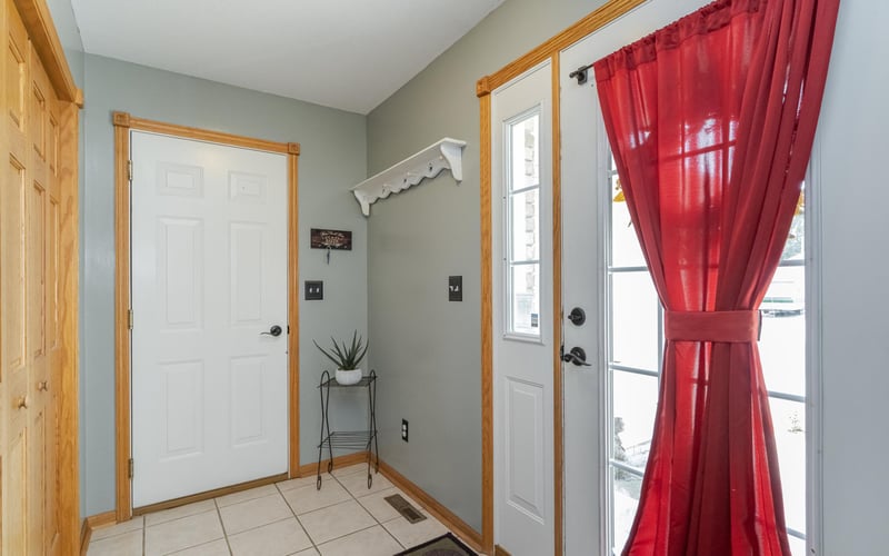 515 6th St, West Concord, MN 55985