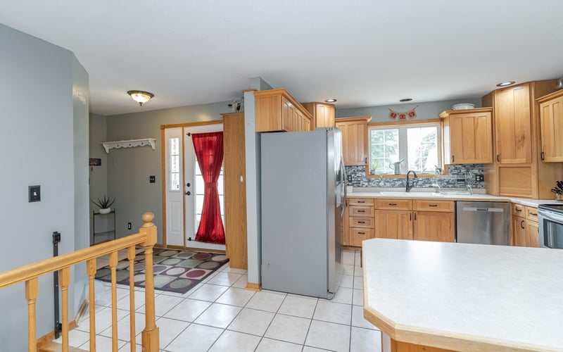 515 6th St, West Concord, MN 55985