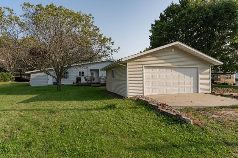 210 E Luella St, Le Roy, MN 55951
