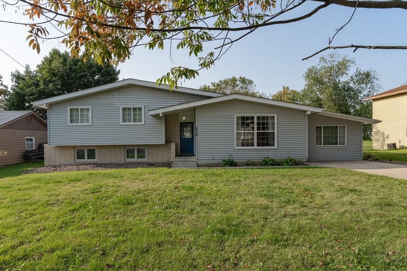 210 E Luella St, Le Roy, MN 55951