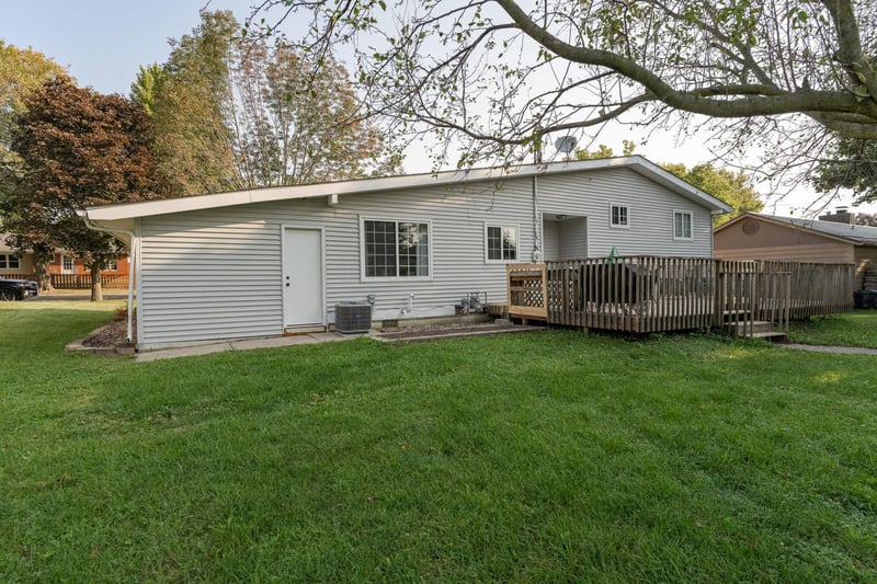 210 E Luella St, Le Roy, MN 55951