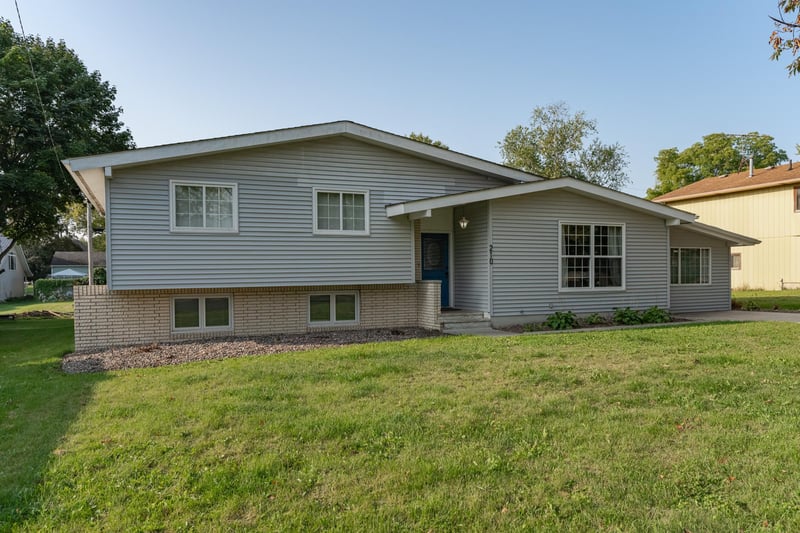 210 E Luella St, Le Roy, MN 55951