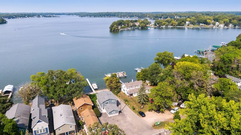 4000 Sunset Dr, Spring Park, MN 55384