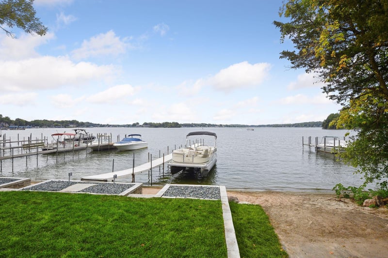 4000 Sunset Dr, Spring Park, MN 55384