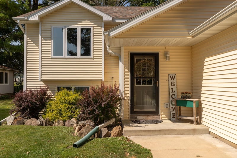 615 Walnut St, Mantorville, MN 55955