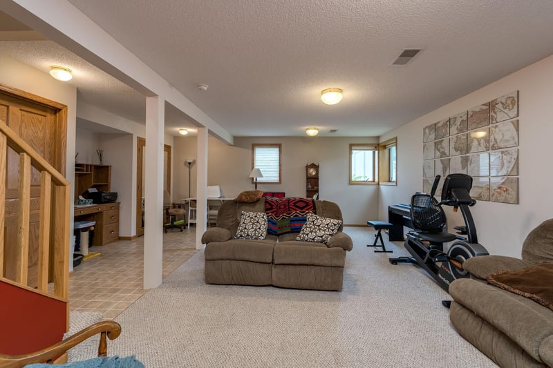919 6th St N, Saint James, MN 56081