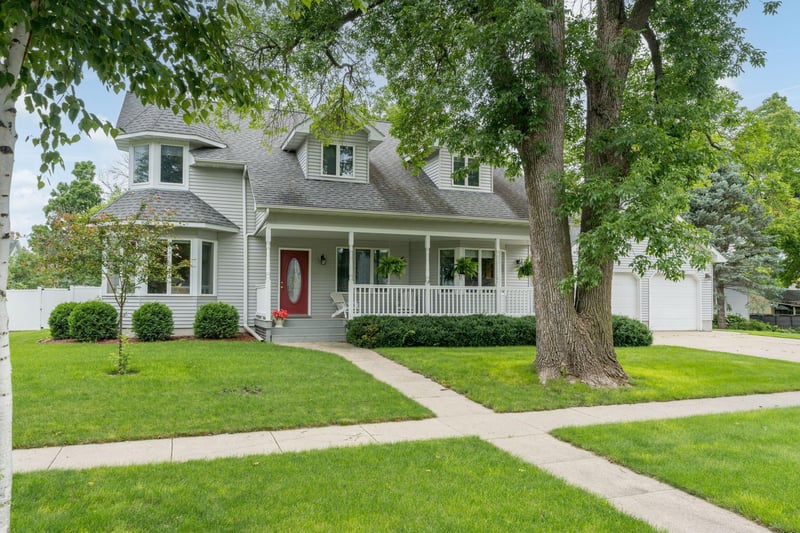 919 6th St N, Saint James, MN 56081