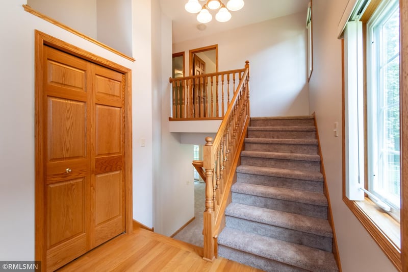 2081 Holloway Ave E, North Saint Paul, MN 55109