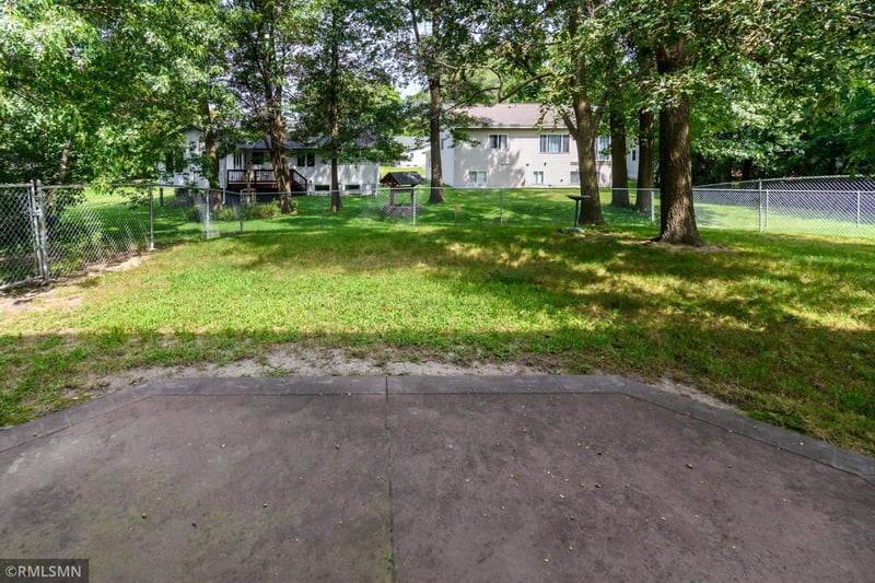 2081 Holloway Ave E, North Saint Paul, MN 55109