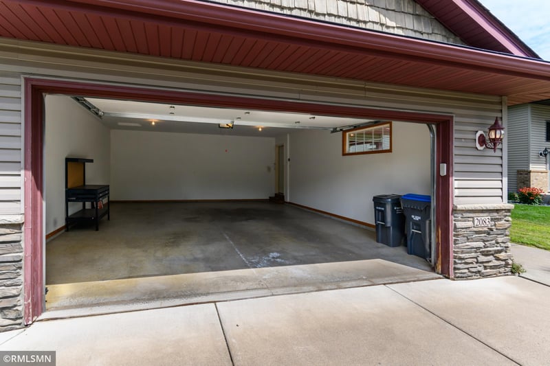 2081 Holloway Ave E, North Saint Paul, MN 55109